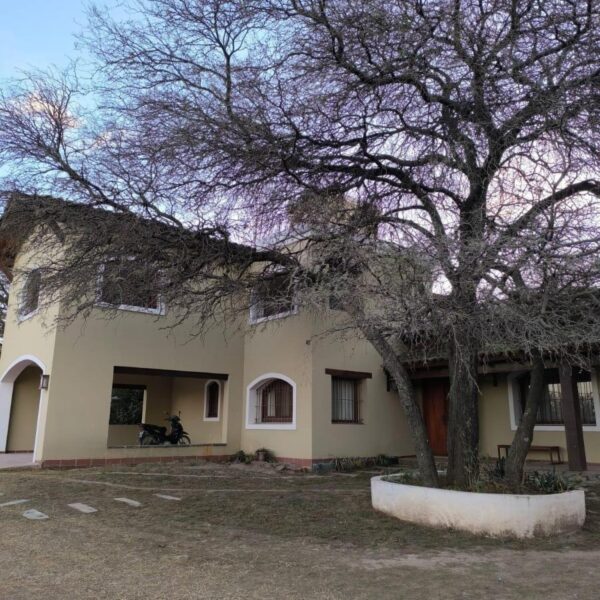 VENTA - CASA 4 DORM. - B° LA CAROLINA